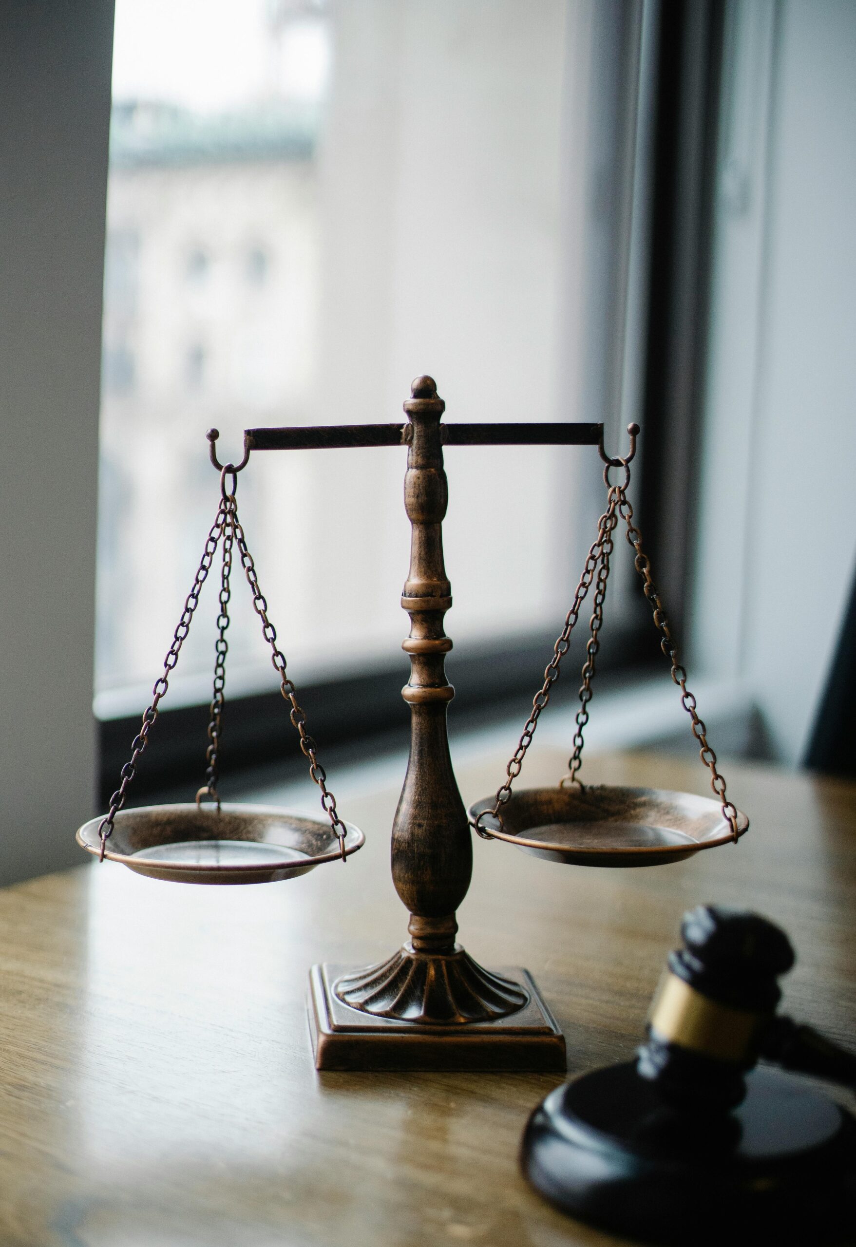 Scale and gavel. Should I get a divorce?